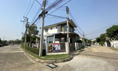 出售 4 卧室 独立屋 在 Mueang Pathum Thani, Pathum Thani