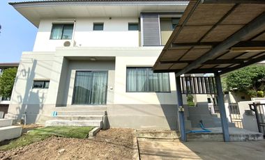 出售 4 卧室 独立屋 在 Mueang Pathum Thani, Pathum Thani