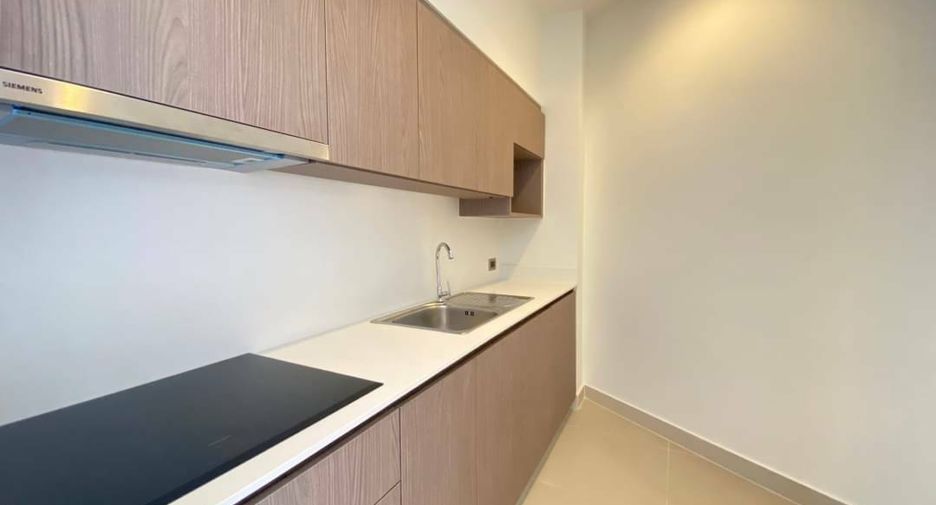 For rent 3 bedrooms condo in Khlong San, Bangkok