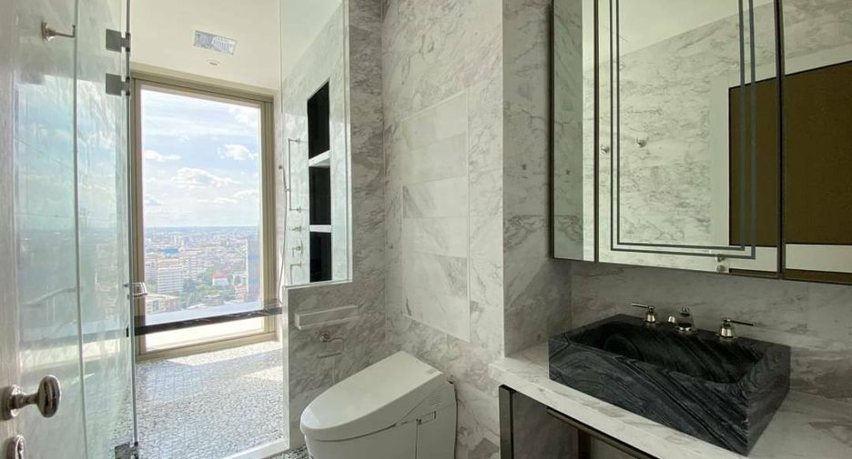 For rent 3 bedrooms condo in Khlong San, Bangkok