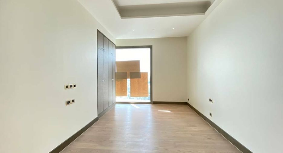 For rent 3 bedrooms condo in Khlong San, Bangkok