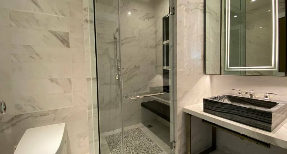 For rent 3 bedrooms condo in Khlong San, Bangkok