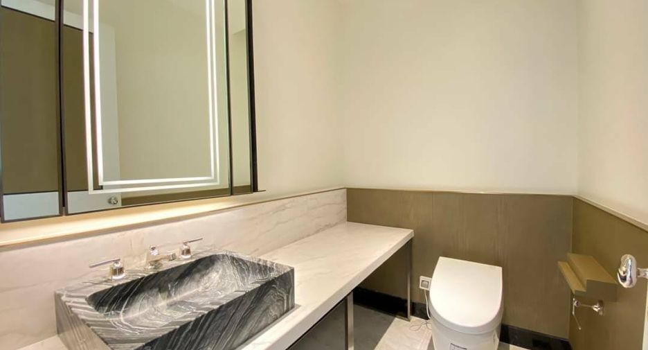 For rent 3 bedrooms condo in Khlong San, Bangkok