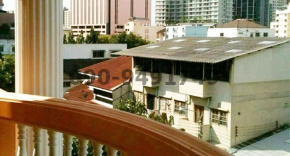 For rent 7 bedrooms townhouse in Huai Khwang, Bangkok