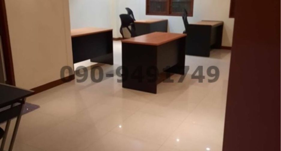 For rent 7 bedrooms townhouse in Huai Khwang, Bangkok
