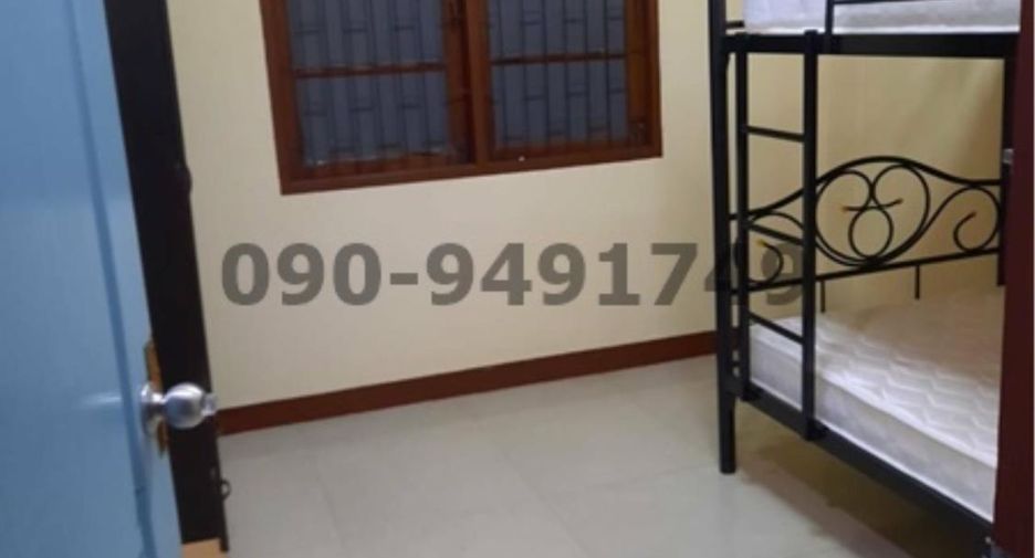 For rent 7 bedrooms townhouse in Huai Khwang, Bangkok