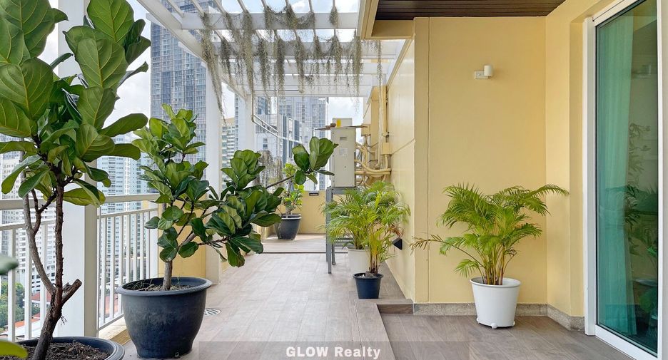 For rent そして for sale 4 Beds condo in Khlong Toei, Bangkok