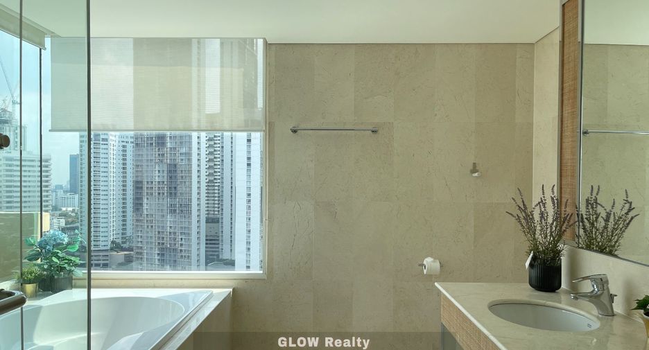 For rent そして for sale 4 Beds condo in Khlong Toei, Bangkok