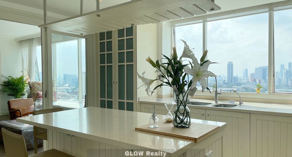 For rent そして for sale 4 Beds condo in Khlong Toei, Bangkok
