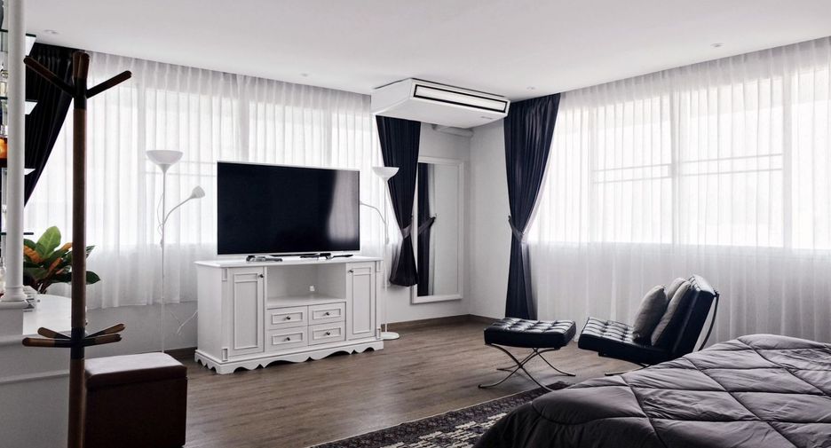 For rent 3 bedrooms condo in Watthana, Bangkok