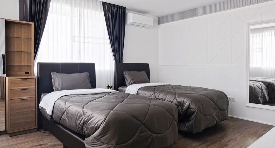 For rent 3 bedrooms condo in Watthana, Bangkok