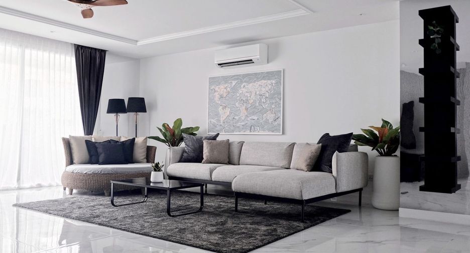 For rent 3 bedrooms condo in Watthana, Bangkok