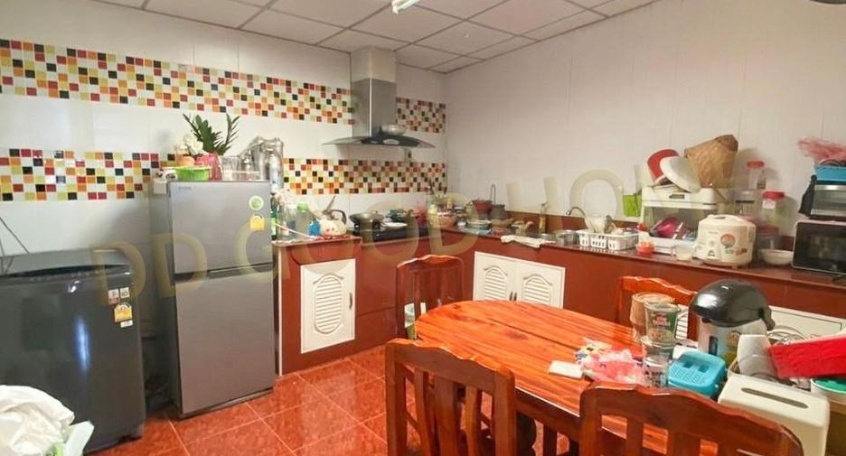 For sale 3 bedrooms townhouse in Bang Khun Thian, Bangkok