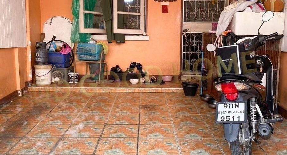 For sale 3 bedrooms townhouse in Bang Khun Thian, Bangkok