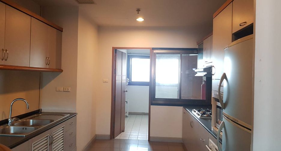 For rent 3 bedrooms condo in Watthana, Bangkok