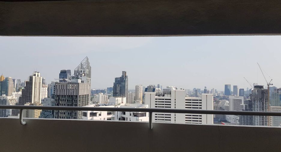 For rent 3 bedrooms condo in Watthana, Bangkok