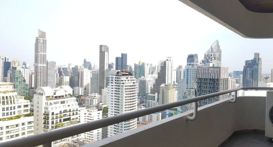 For rent 3 bedrooms condo in Watthana, Bangkok