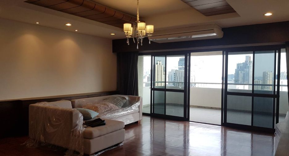For rent 3 bedrooms condo in Watthana, Bangkok