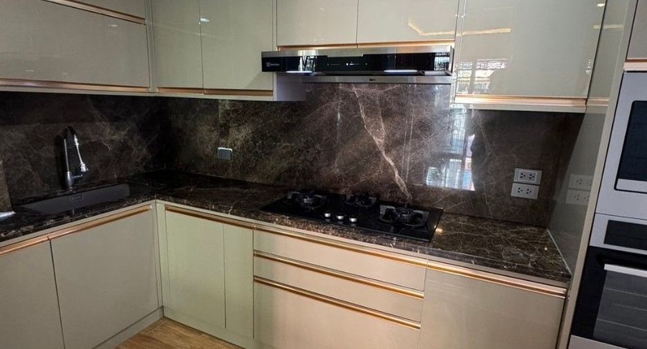 For sale 2 bedrooms townhouse in Lat Krabang, Bangkok