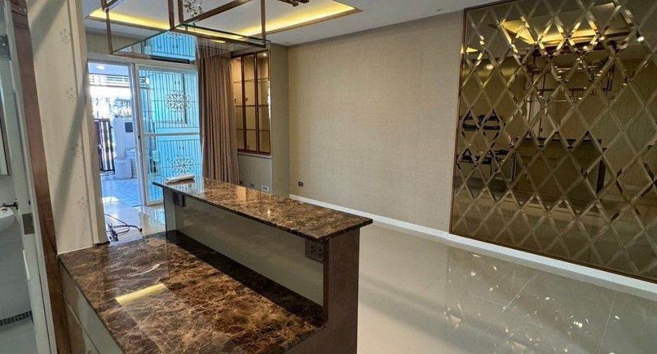 For sale 2 bedrooms townhouse in Lat Krabang, Bangkok