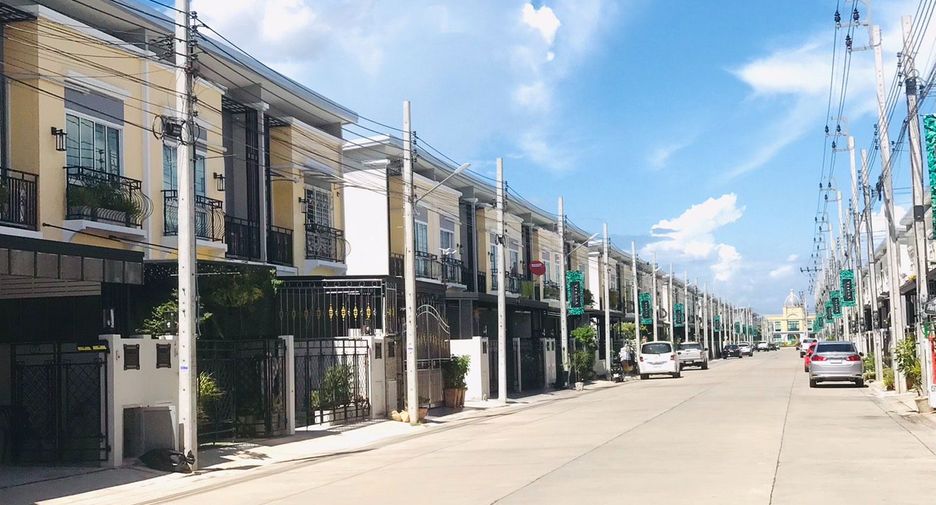 For sale 2 bedrooms townhouse in Lat Krabang, Bangkok