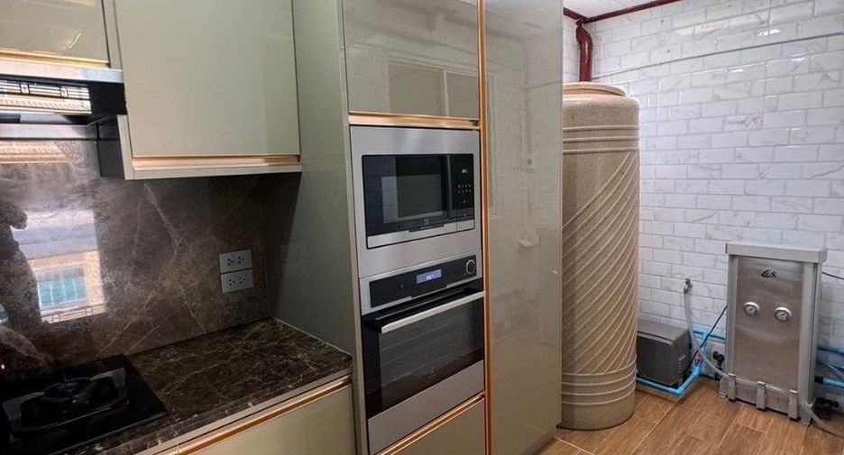For sale 2 bedrooms townhouse in Lat Krabang, Bangkok