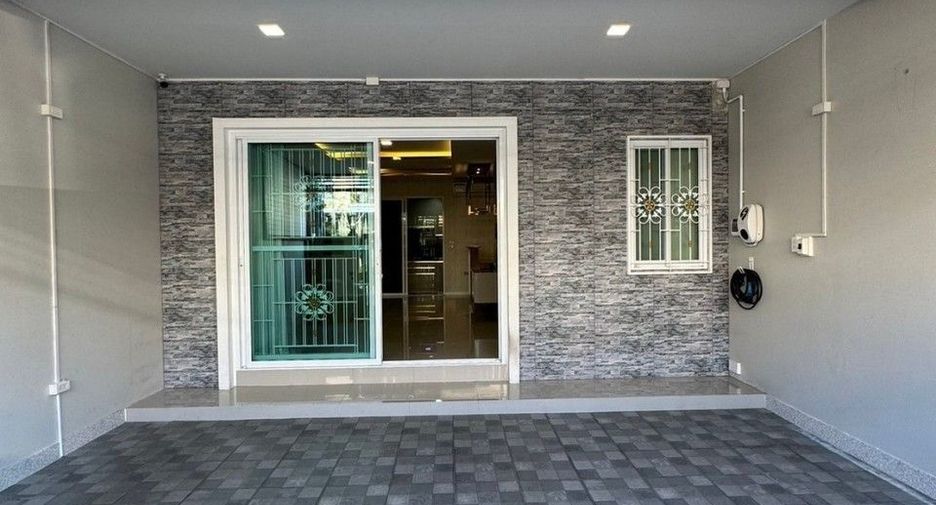 For sale 2 bedrooms townhouse in Lat Krabang, Bangkok
