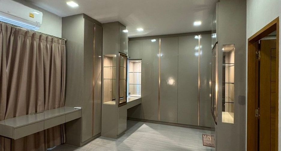 For sale 2 bedrooms townhouse in Lat Krabang, Bangkok