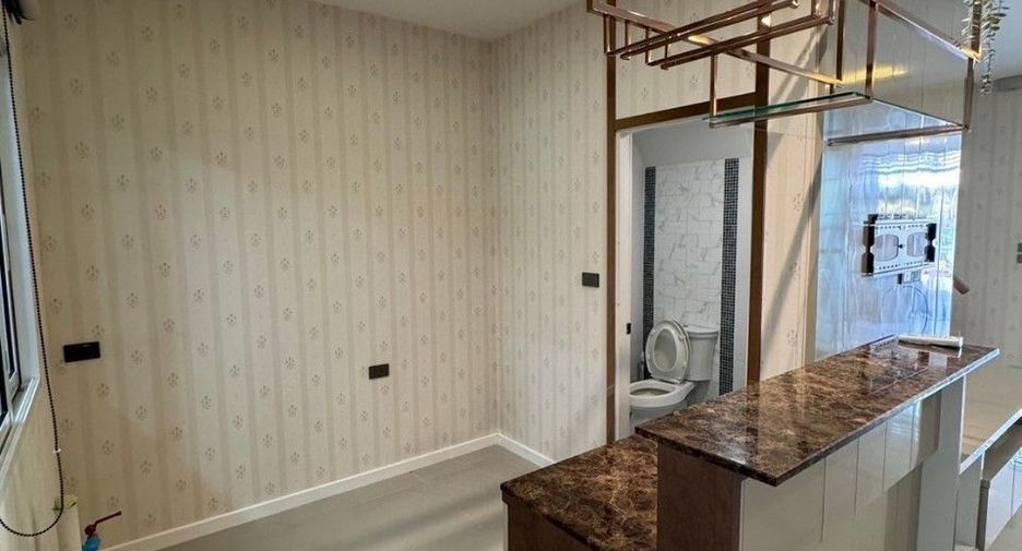 For sale 2 bedrooms townhouse in Lat Krabang, Bangkok