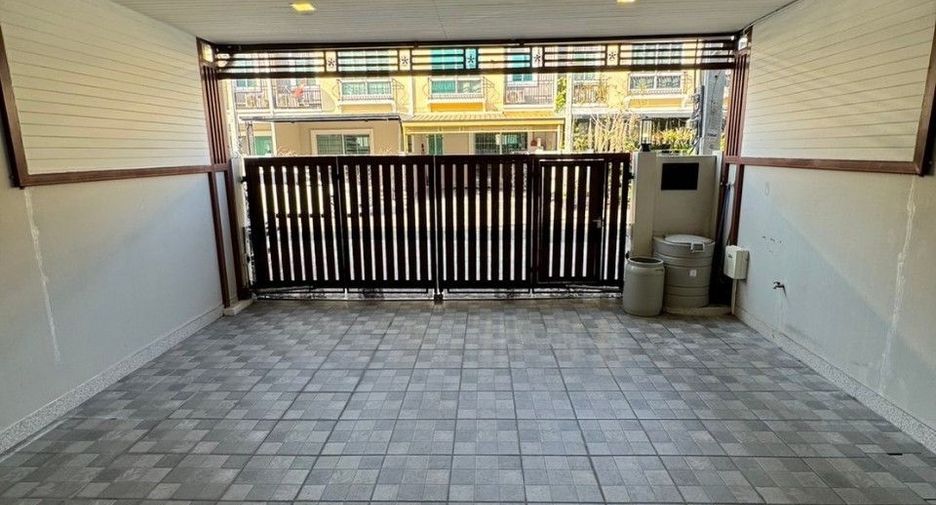 For sale 2 bedrooms townhouse in Lat Krabang, Bangkok