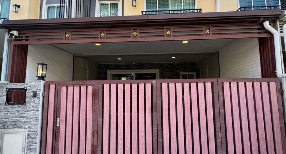 For sale 2 bedrooms townhouse in Lat Krabang, Bangkok