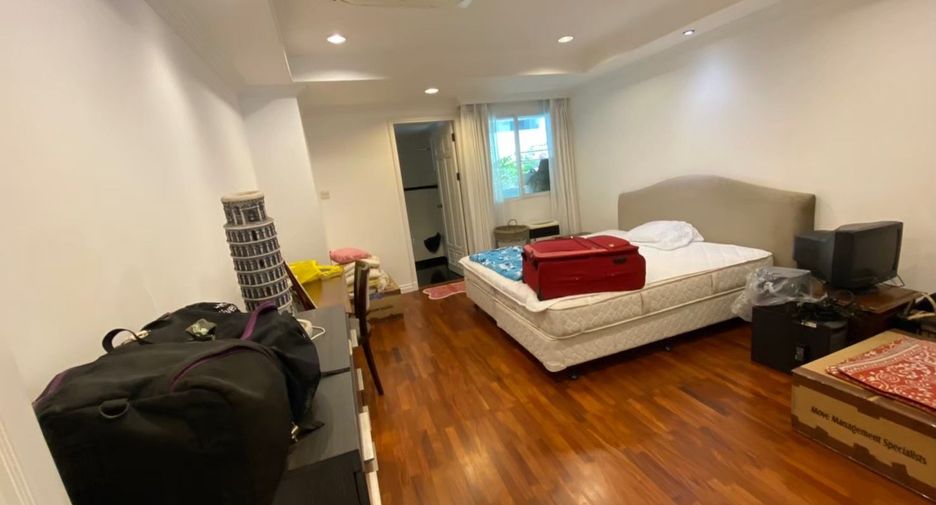 For rent 3 bedrooms apartment in Watthana, Bangkok