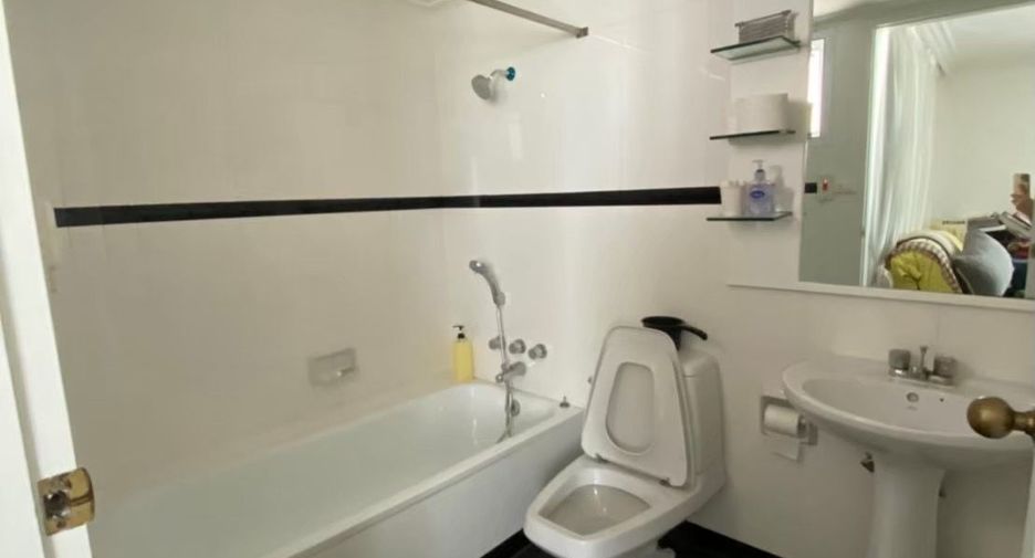 For rent 3 bedrooms apartment in Watthana, Bangkok