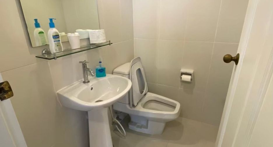 For rent 3 bedrooms apartment in Watthana, Bangkok