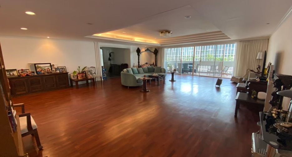For rent 3 bedrooms apartment in Watthana, Bangkok