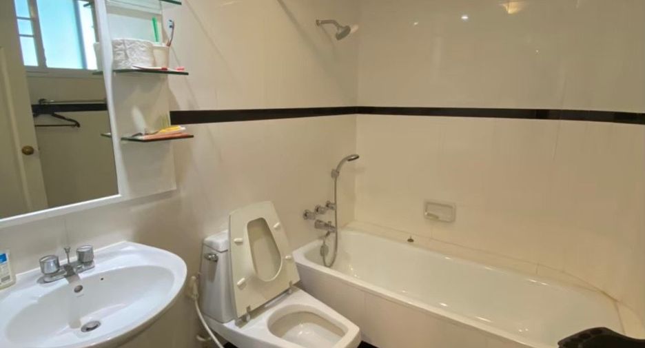 For rent 3 bedrooms apartment in Watthana, Bangkok