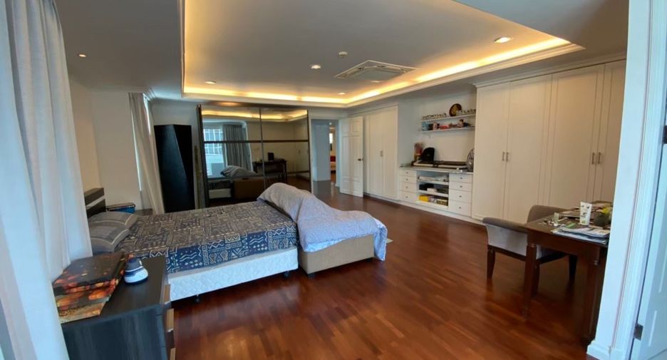 For rent 3 bedrooms apartment in Watthana, Bangkok