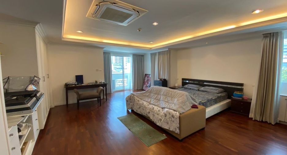For rent 3 bedrooms apartment in Watthana, Bangkok