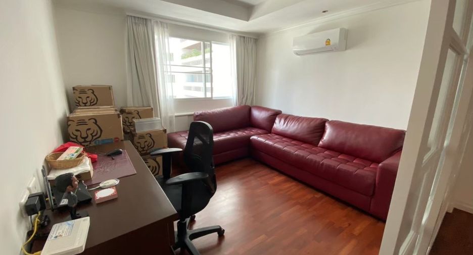 For rent 3 bedrooms apartment in Watthana, Bangkok