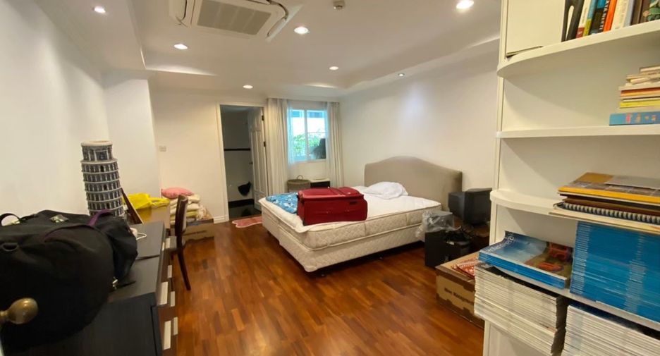 For rent 3 bedrooms apartment in Watthana, Bangkok