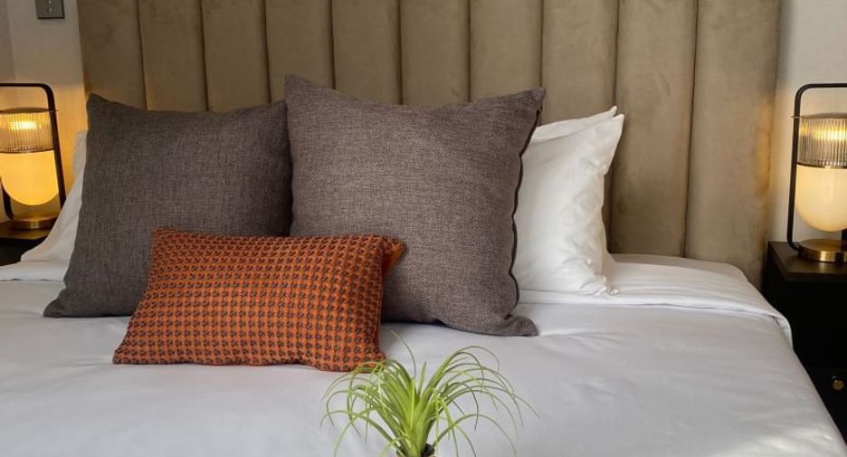 For rent 2 bedrooms condo in Khlong Toei, Bangkok