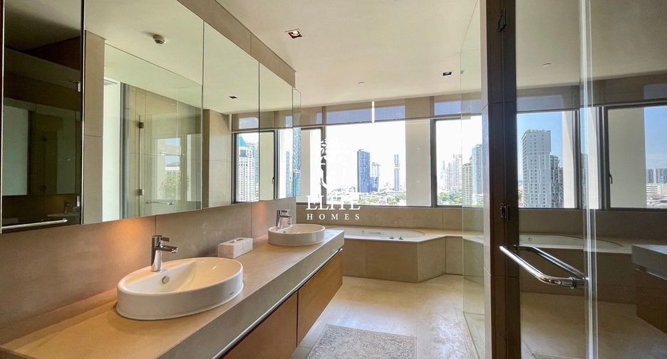 À louer 3 chambres condo à Sathon, Bangkok