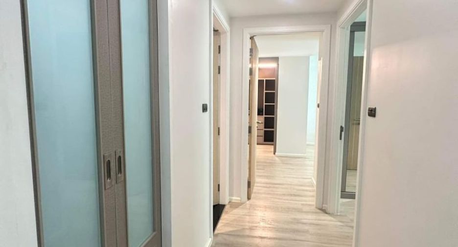 For rent 4 bedrooms condo in Watthana, Bangkok