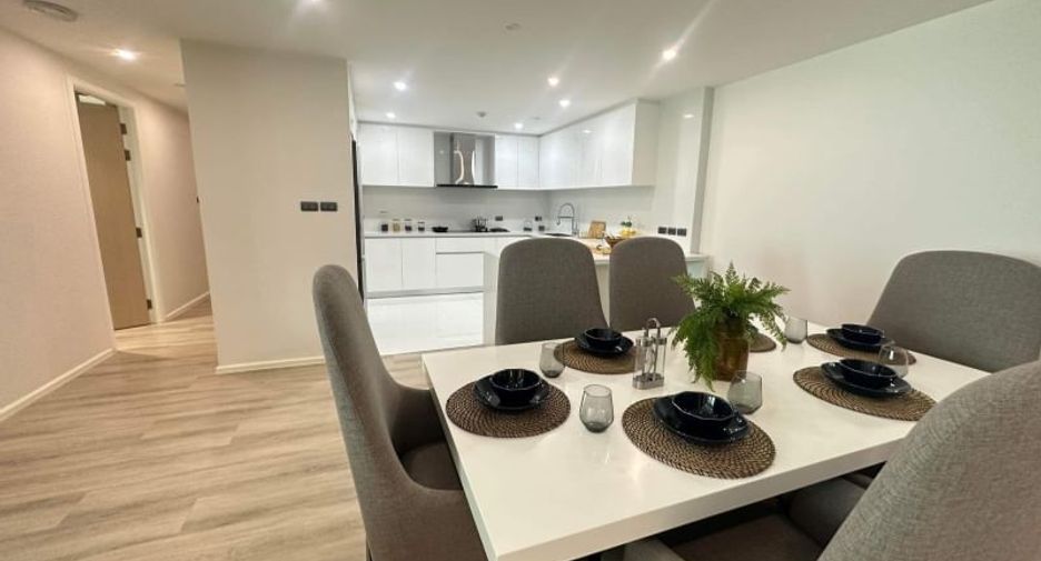 For rent 4 bedrooms condo in Watthana, Bangkok