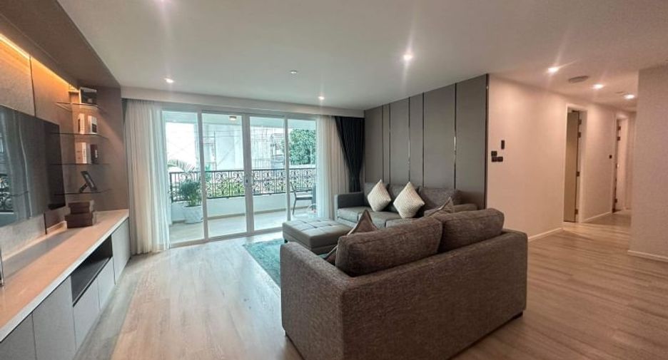 For rent 4 bedrooms condo in Watthana, Bangkok