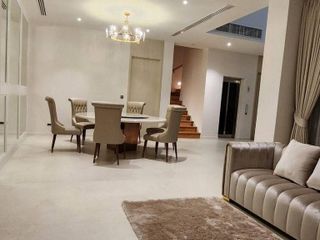For rent and for sale 5 bed house in Wang Thonglang, Bangkok