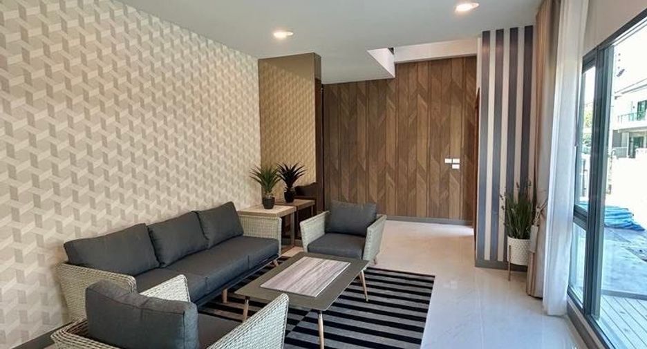 Casa en alquiler y en venta de 4 habitaciones en Bang Phli, Samut Prakan