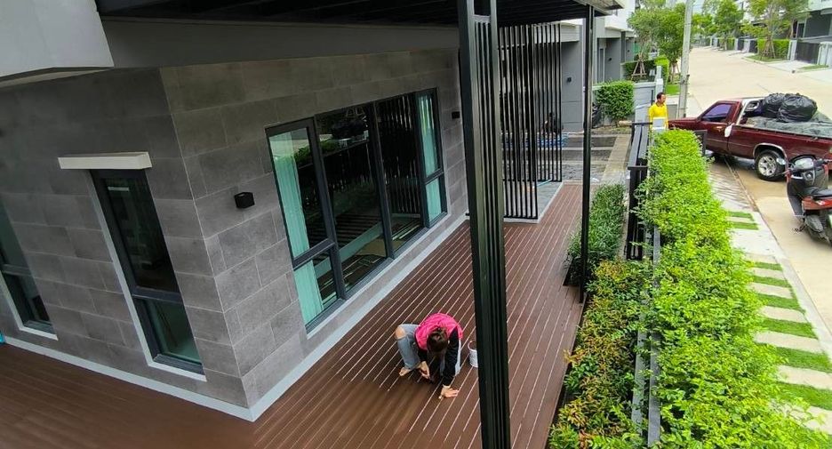 Casa en alquiler y en venta de 4 habitaciones en Bang Phli, Samut Prakan