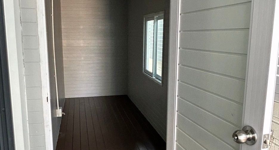 Casa en alquiler y en venta de 4 habitaciones en Bang Phli, Samut Prakan