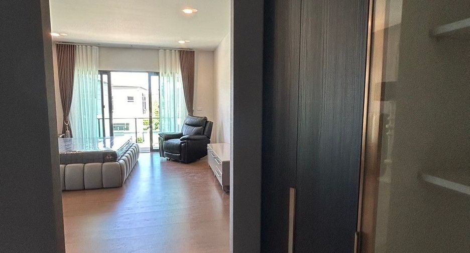 Casa en alquiler y en venta de 4 habitaciones en Bang Phli, Samut Prakan